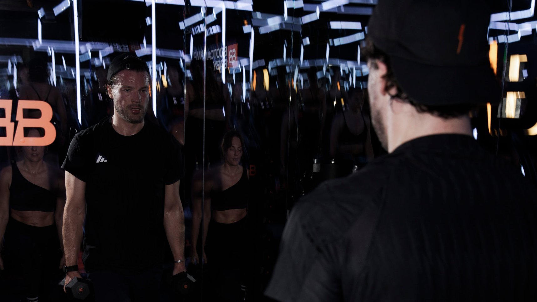 Strength training with dumbbells in front of the mirror in the Burn Room